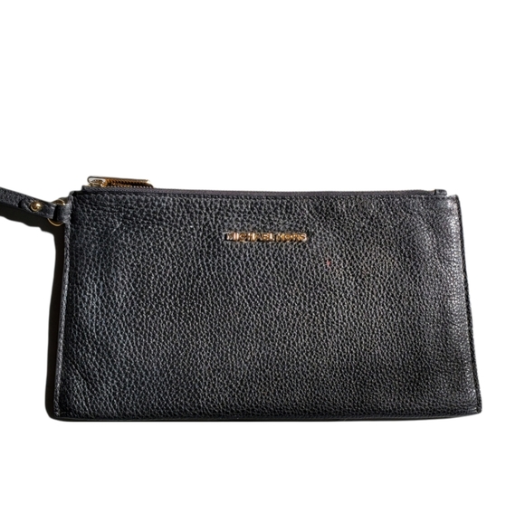 Michael Kors Handbags - Michael Kors Envelope Purse